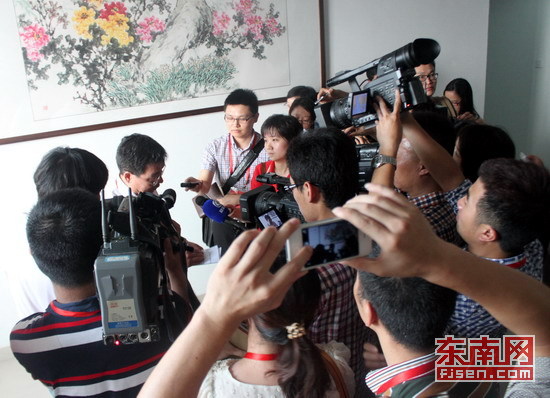 楊婷婷各科試卷原件公布 作文答題區(qū)域空白未作答