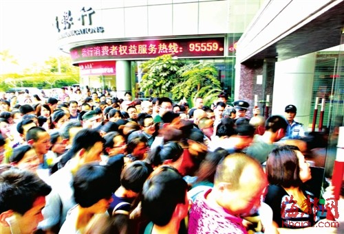 榕小學(xué)新生報(bào)名 家長(zhǎng)為開