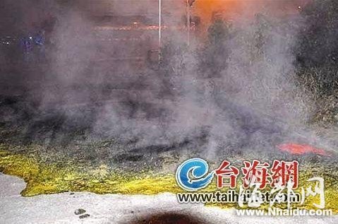 28噸鹽酸國道上泄漏 廈7部消防車馳援排險