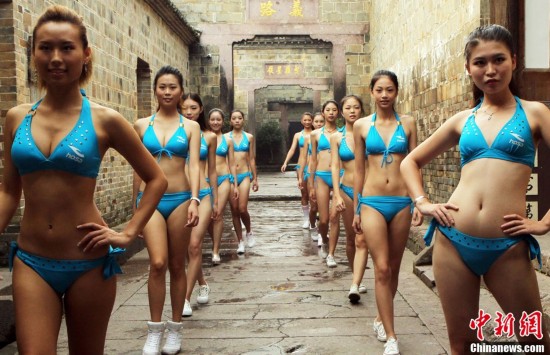 “環(huán)球比基尼小姐”福建泰寧古鎮(zhèn)秀風(fēng)采(高清組圖)