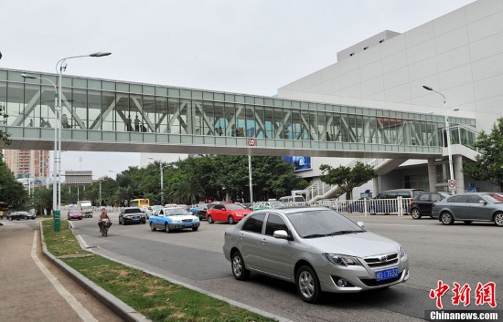 廈門首座帶空調(diào)人行天橋啟用 斥資1500萬(wàn)元