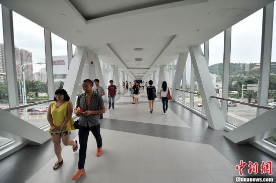 廈門首座帶空調(diào)人行天橋啟用 斥資1500萬(wàn)元