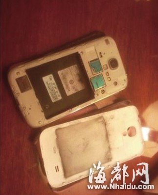 三星S4口袋里冒煙自燃 售后對(duì)自燃原因閉口不談