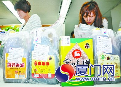 40噸大統(tǒng)“黑心油”流入廈門口岸 已下架近萬(wàn)瓶