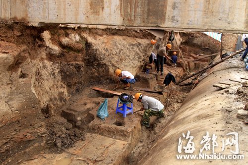 國家文物局專家關(guān)注屏山站發(fā)掘 實(shí)地踏勘