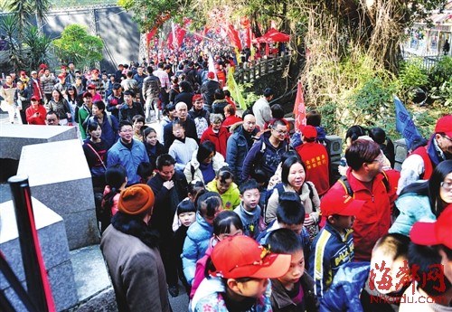 元旦萬人登鼓山 2014年全國新年群眾登高活動(dòng)三地同時(shí)鳴槍