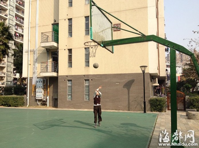 牛！八旬“籃球奶奶”20分鐘做150俯臥撐（圖）