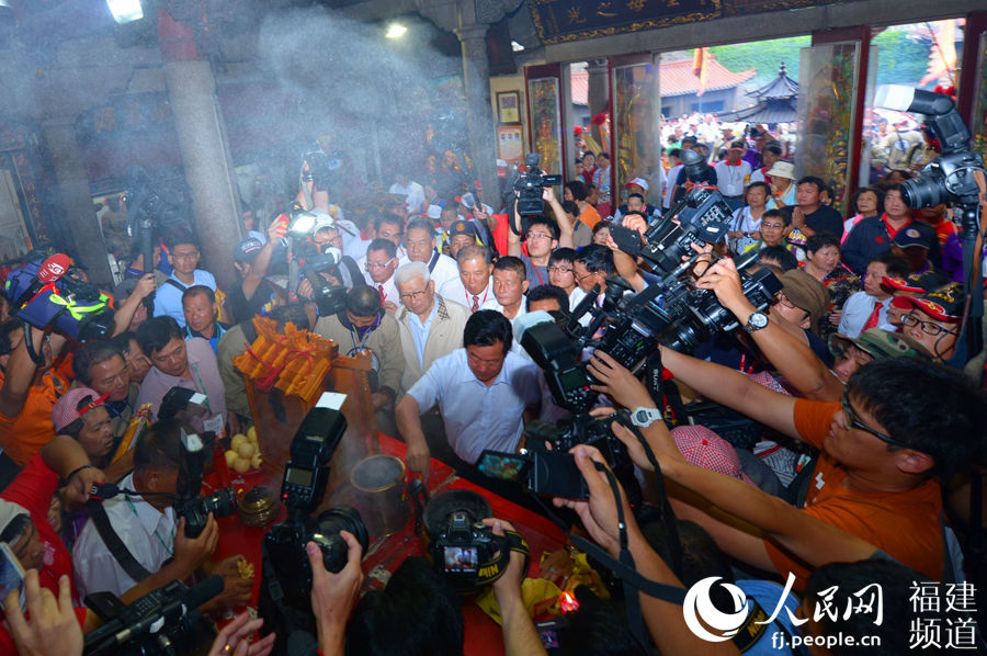 莆田媽祖文化活動(dòng)周揭幕 萬(wàn)名信眾齊拜媽祖寫(xiě)下史上之最(組圖)
