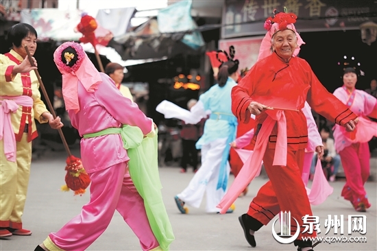 南安鄉(xiāng)村民俗“踢球”舞“跳鼓”舞 欲申報非遺保護