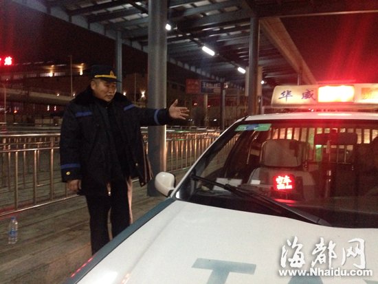 福州火車站“運(yùn)管叔叔”：絕不滯留一名旅客