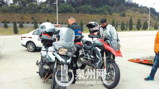 兩男子為看油菜花騎寶馬摩托狂飆 每輛價(jià)值30萬(wàn)