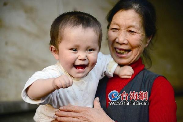 “奇跡寶寶”趙平安一周歲 后續(xù)可能還要做手術