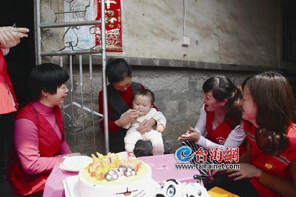 “奇跡寶寶”趙平安一周歲 后續(xù)可能還要做手術