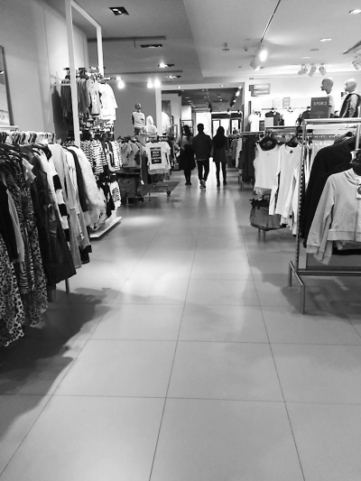 1800㎡大只有16個(gè)攝像頭 福州倉山H&M店確存監(jiān)控死角