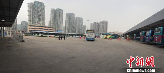 佛山一客運(yùn)站清晨3輛客車(chē)起火 兩車(chē)燒毀遍地油污