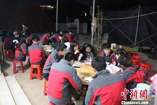 30名科普志愿者進(jìn)入廣東丹霞山“找茬”