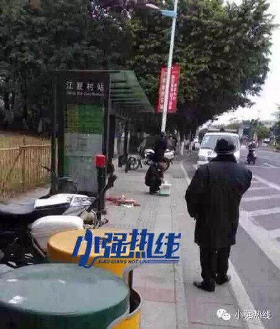 廣東佛山一女子等車遇搶劫被砍10多刀 雙手被砍爛