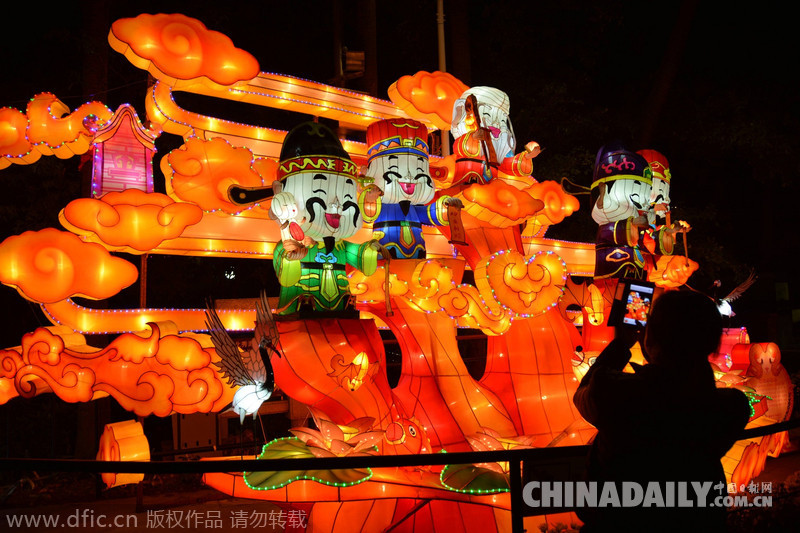 廣州越秀燈會(huì)亮燈迎客