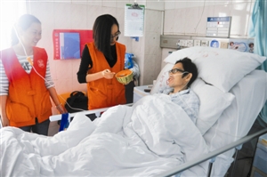 深圳五星級義工患肝癌 愛心市民齊伸援手幫其渡過難關(guān)