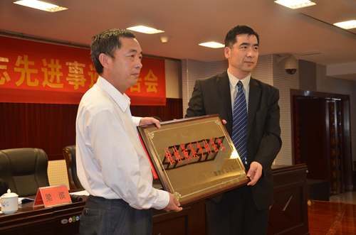 桂林市舉行“全國(guó)最美鄉(xiāng)村醫(yī)生”謝本合先進(jìn)事跡報(bào)告會(huì)