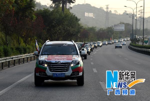 重慶車友自發(fā)組織迎接中國—東盟汽車拉力賽車隊