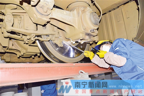 動(dòng)車提前“洗澡按摩”迎春運(yùn) 帶你揭秘南寧動(dòng)車所