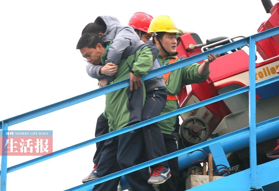 南寧動(dòng)物園過山車高空遇險(xiǎn)原是應(yīng)急演練