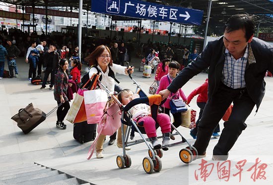 南寧鐵路客流高峰將持續(xù)到17日 跑錯(cuò)車站能補(bǔ)救