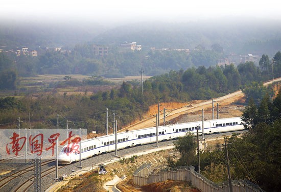 新的列車運(yùn)行圖執(zhí)行 南寧—深圳增開高速動車(圖)