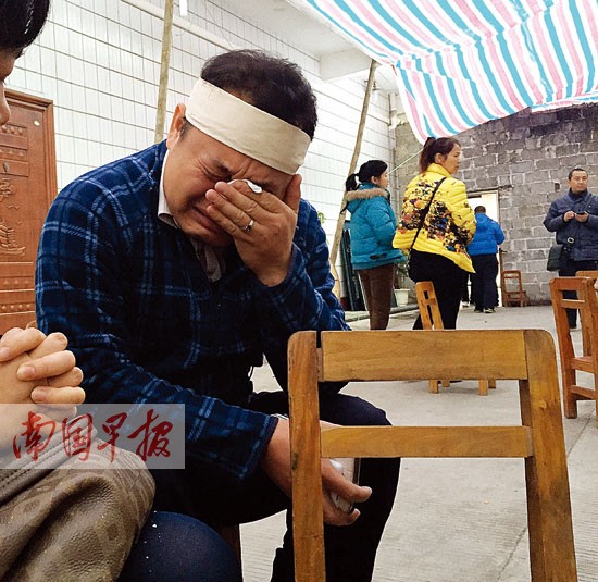 都安高中校長(zhǎng)莫振高辭世 4600名在校學(xué)生熄燈默哀