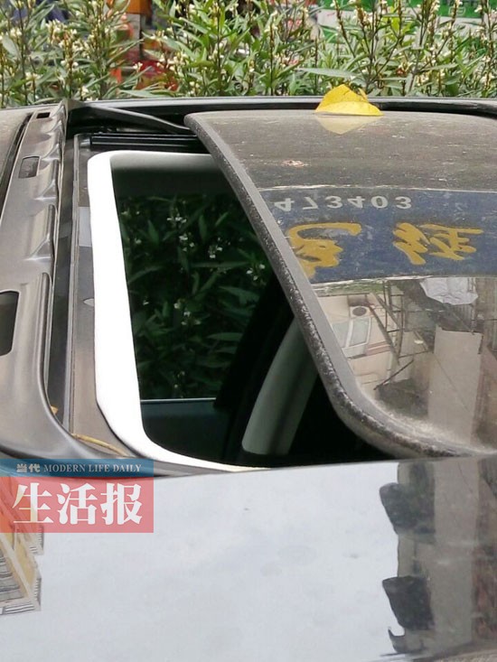 司機坐車?yán)锎蝽镆脖毁N單 快來看哪種停車會被貼單