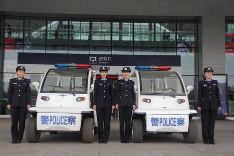 綻放在?？跂|環(huán)高鐵的警花