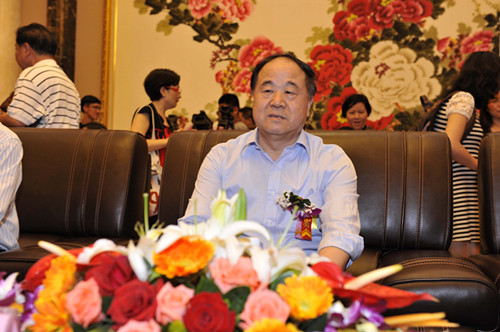 莫言：提高閱讀量，要讓老百姓先讀得起書