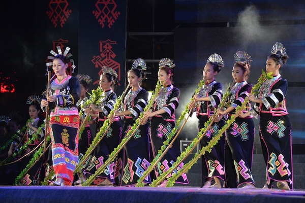 2014年海南“三月三”開幕式晚會(huì)五指山市開演