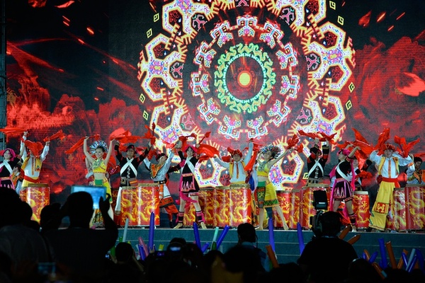 2014年海南“三月三”開幕式晚會(huì)五指山市開演