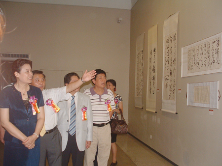 翰墨跨越時(shí)空一海南2011年中國(guó)書(shū)法展開(kāi)展