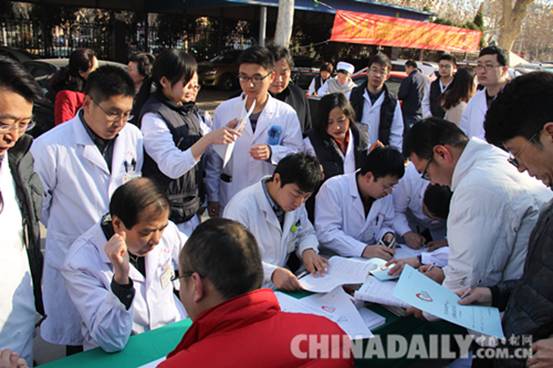 河北省人民醫(yī)院開展“白衣天使 奉獻愛心無償獻血”活動