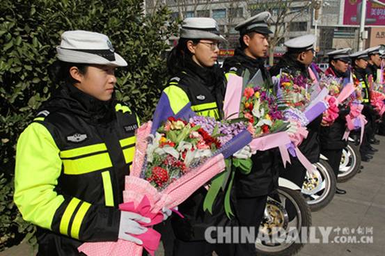 “鮮花送雷鋒，善美在省城”啟動 萬名志愿者參與