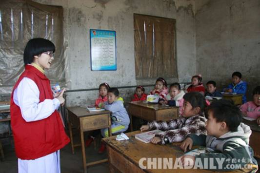 弘揚(yáng)雷鋒精神 愛心義診走進(jìn)校園