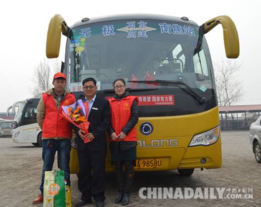 “鮮花送模范、善愛(ài)在無(wú)極”20名道德模范收到鮮花