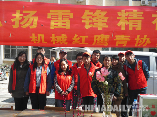 星火愛心團隊聯(lián)合鐵大學(xué)子愛心義賣為貧困戶送溫暖