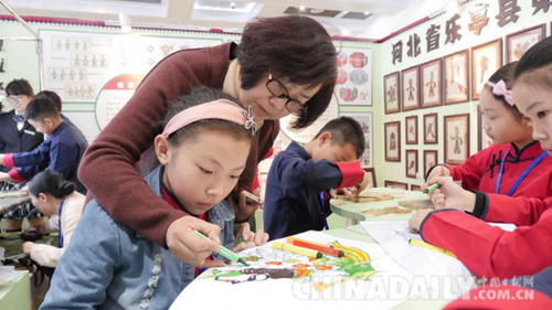 唐山樂(lè)亭小學(xué)皮影參加全國(guó)藝術(shù)展演