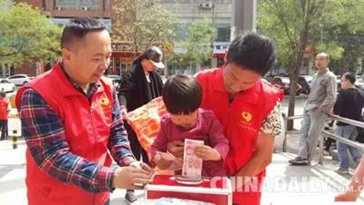 河北一8歲白血病小男孩：只上過(guò)一天小學(xué) 我想活下去