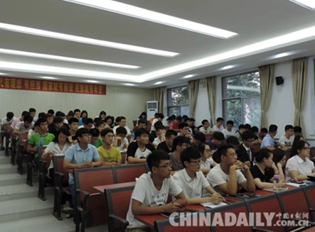 石家莊鐵道大學(xué)機(jī)械學(xué)院開展向李保國同志學(xué)習(xí)活動(dòng)