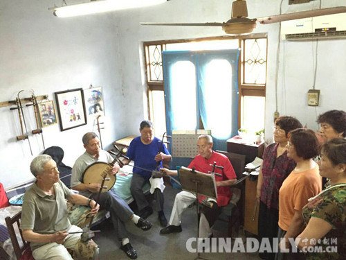 河北一八旬老人自創(chuàng)歌曲自辦家庭演唱會慶祝黨的生日