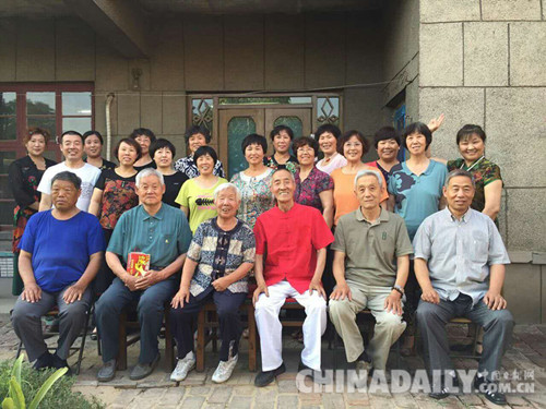 河北一八旬老人自創(chuàng)歌曲自辦家庭演唱會慶祝黨的生日