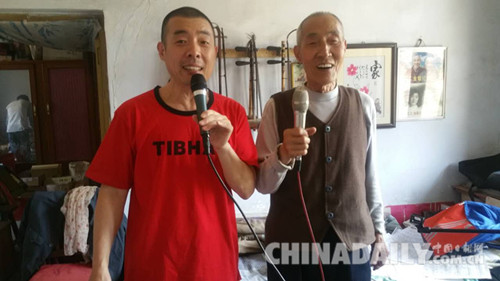 河北一八旬老人自創(chuàng)歌曲自辦家庭演唱會慶祝黨的生日