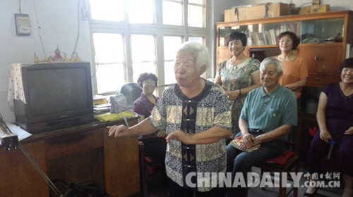 河北一八旬老人自創(chuàng)歌曲自辦家庭演唱會慶祝黨的生日
