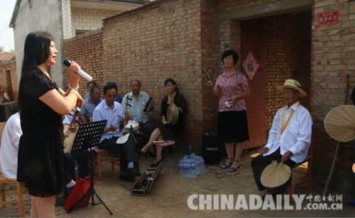 向抗戰(zhàn)老兵致敬：只有一位觀(guān)眾的京劇演唱會(huì)