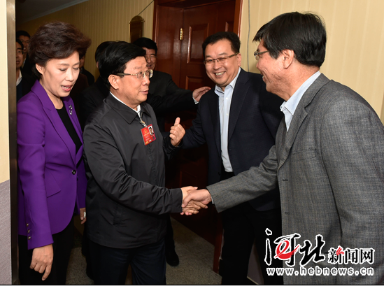 趙克志張慶偉看望參加全國(guó)兩會(huì)報(bào)道的新聞工作者